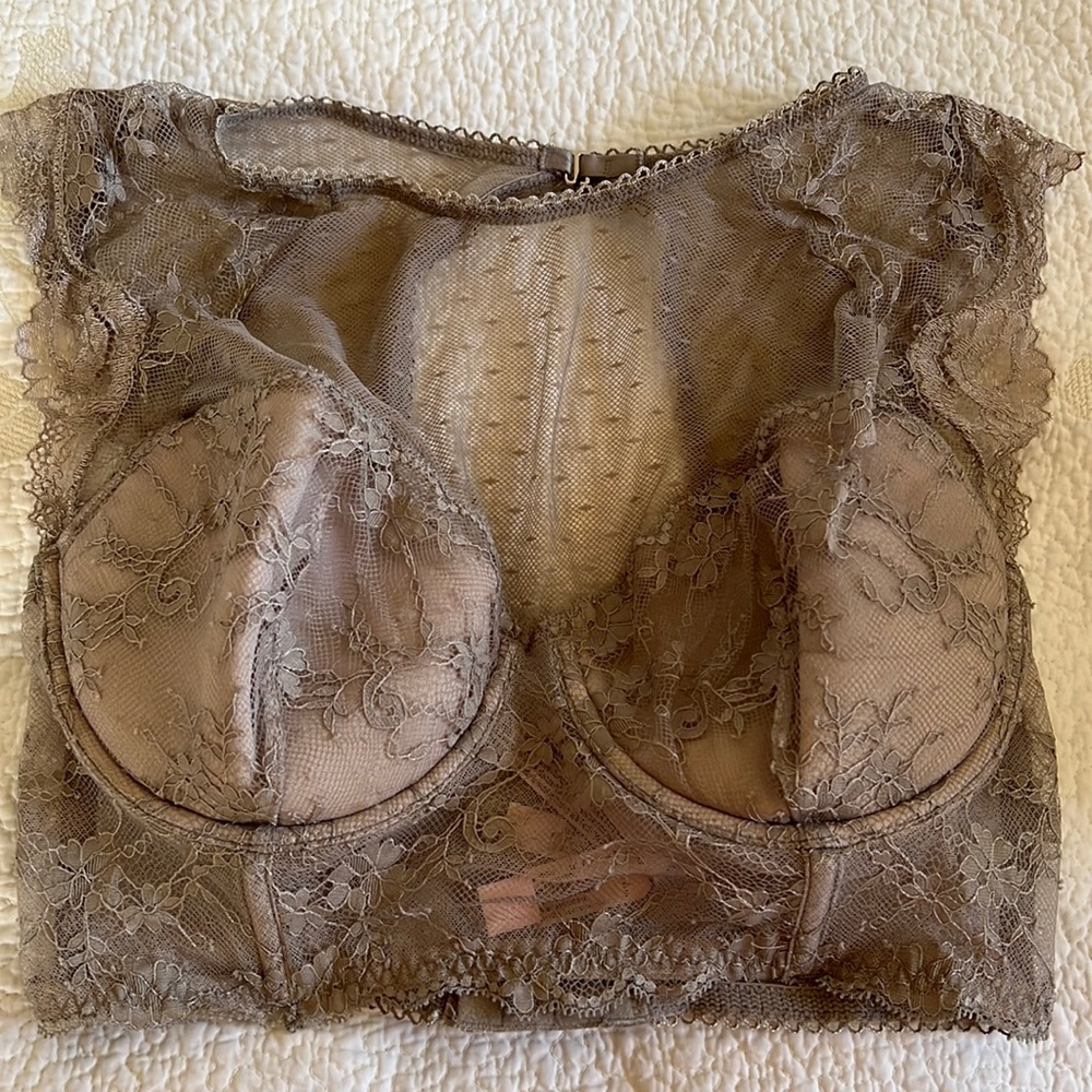 Victoria’s Secret bra . Dream Angels lined demi lace with cap sleeve and lace